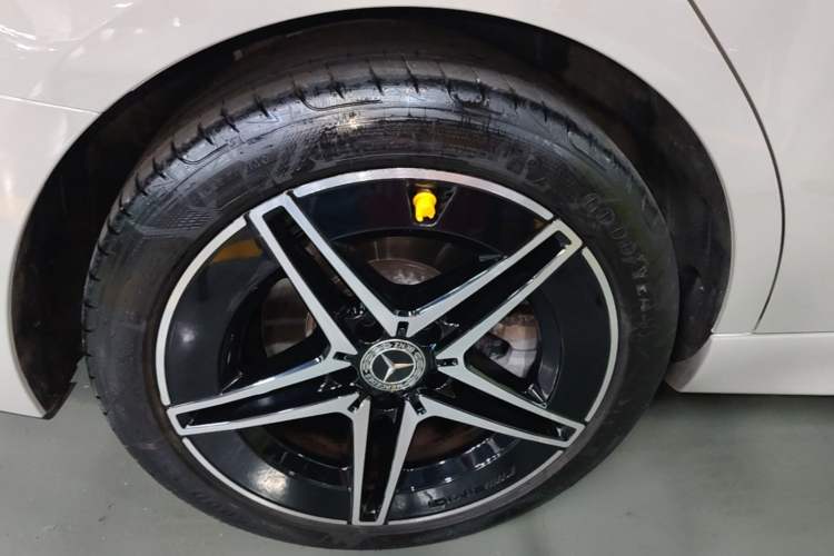Used Mercedes-Benz C-Class 2023 C 260 L Bright Night Sports Edition Right Rear Wheel Hub
