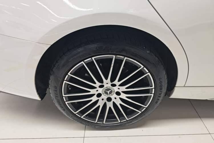 Used Mercedes-Benz C-Class 2023 Restyled C 260 L Sport Edition Right Rear Wheel Hub