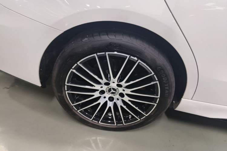Used Mercedes-Benz C-Class 2023 Second Facelift C 260 L Sport Edition Right Rear Wheel Hub