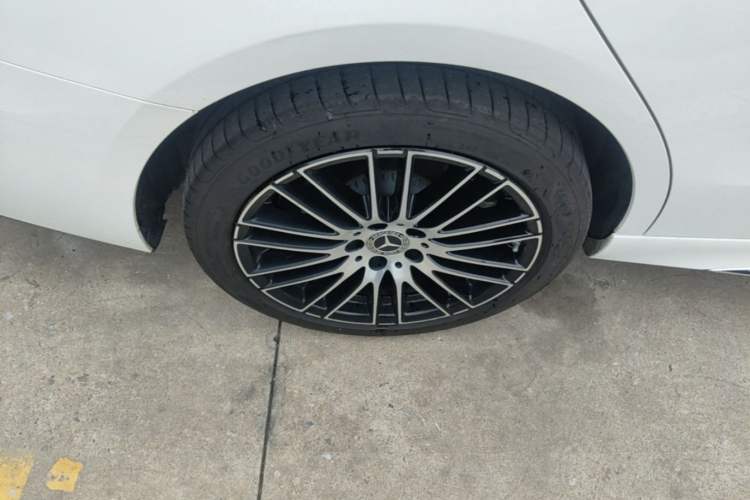 Used Mercedes-Benz C-Class 2023 Revised C 200 L Sport Edition Right Rear Wheel Hub