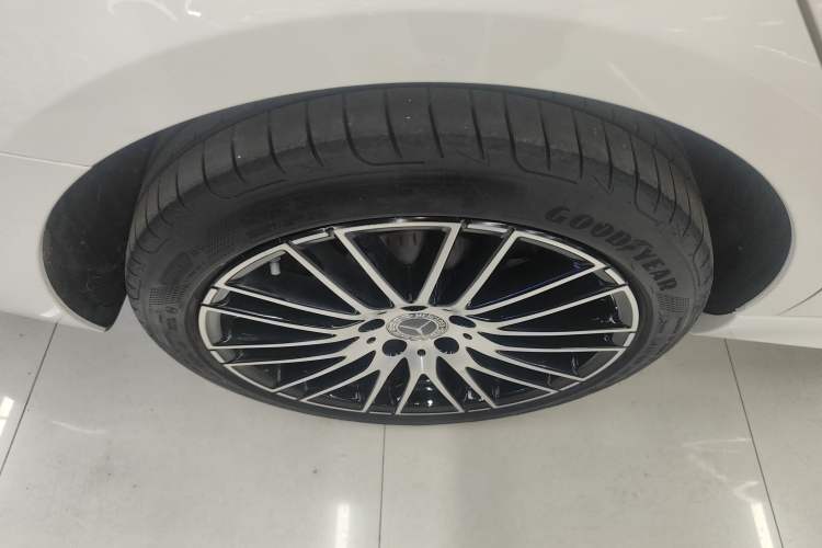 Used Mercedes-Benz C-Class 2023 Revised C 200 L Sport Edition Right Rear Wheel Hub