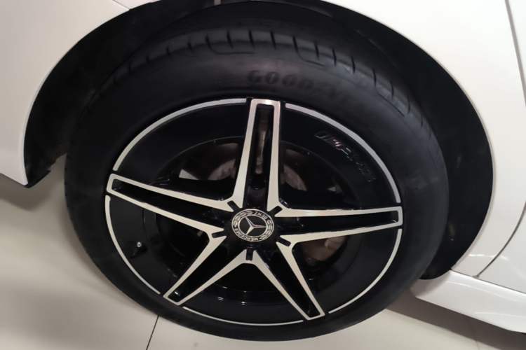 Used Mercedes-Benz C-Class 2023 Restyled C 260 L Night Edition Sports Version Right Rear Wheel Hub