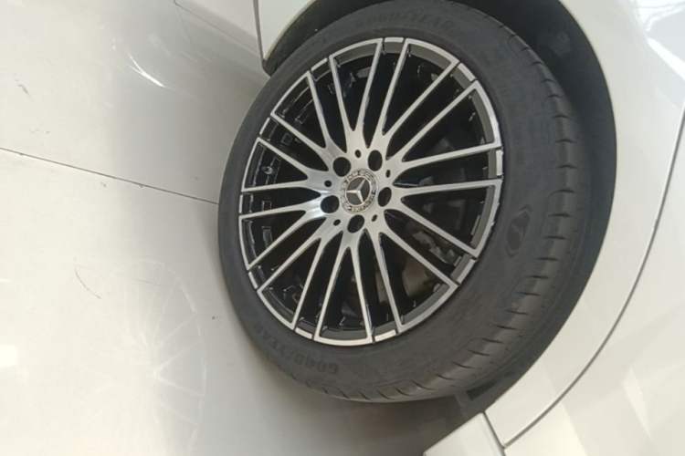 Used Mercedes-Benz C-Class 2023 Revised C 200 L Sport Edition Right Rear Wheel Hub