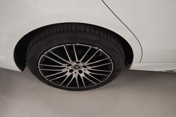 Used Mercedes-Benz C-Class 2023 Revised C 200 L Sport Edition Right Rear Wheel Hub
