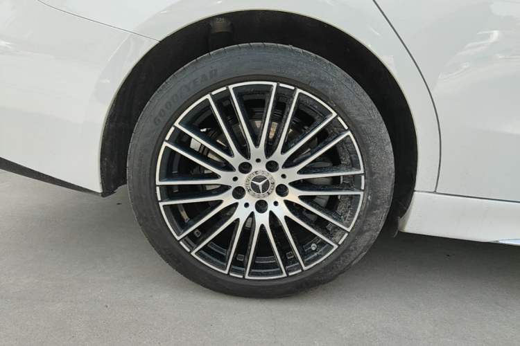 Used Mercedes-Benz C-Class 2023 Restyled C 260 L Sport Edition Right Rear Wheel Hub
