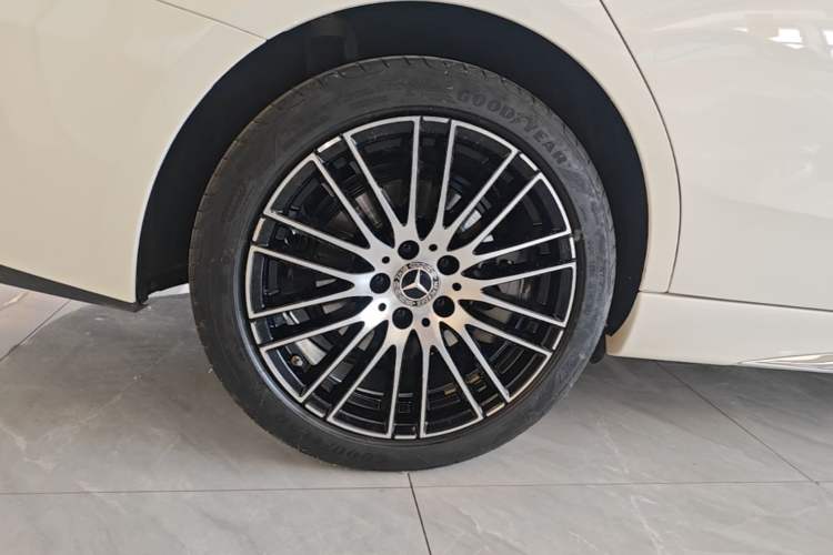 Used Mercedes-Benz C-Class 2023 Second Facelift C 260 L Sport Edition Right Rear Wheel Hub
