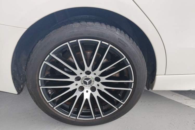 Used Mercedes-Benz C-Class 2023 Restyled C 260 L Sport Edition Right Rear Wheel Hub