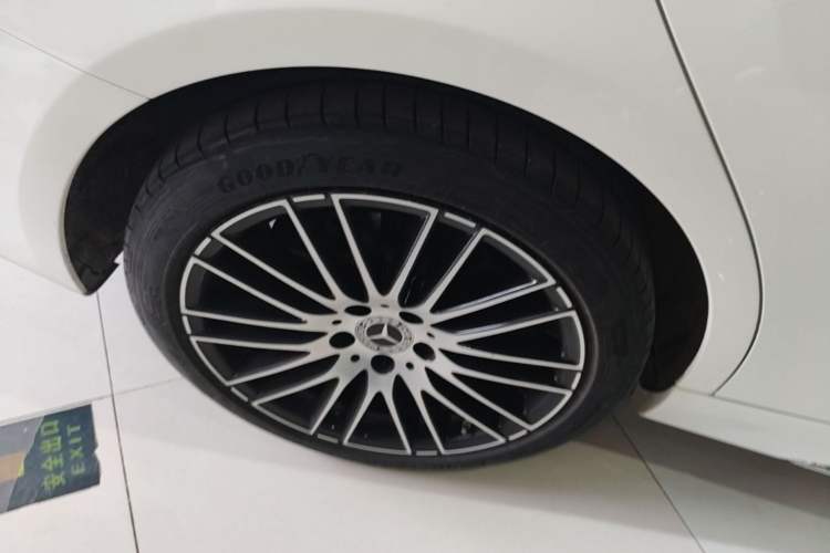Used Mercedes-Benz C-Class 2023 Restyled C 260 L Sport Edition Right Rear Wheel Hub