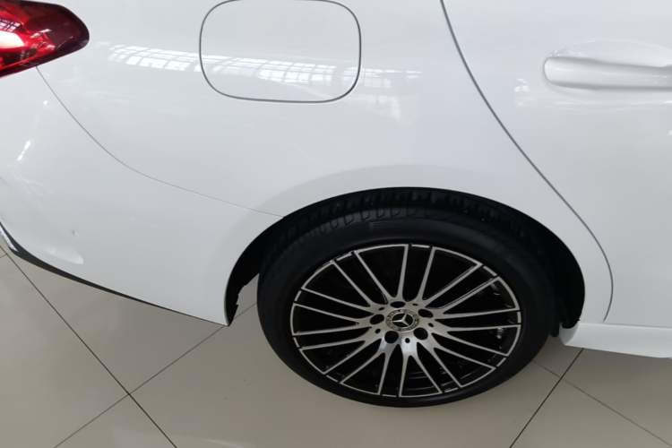 Used Mercedes-Benz C-Class 2023 Restyled C 260 L Sport Edition Right Rear Wheel Hub