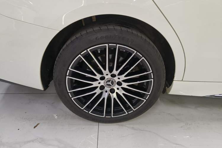 Used Mercedes-Benz C-Class 2023 Revised C 200 L Sport Edition Right Rear Wheel Hub