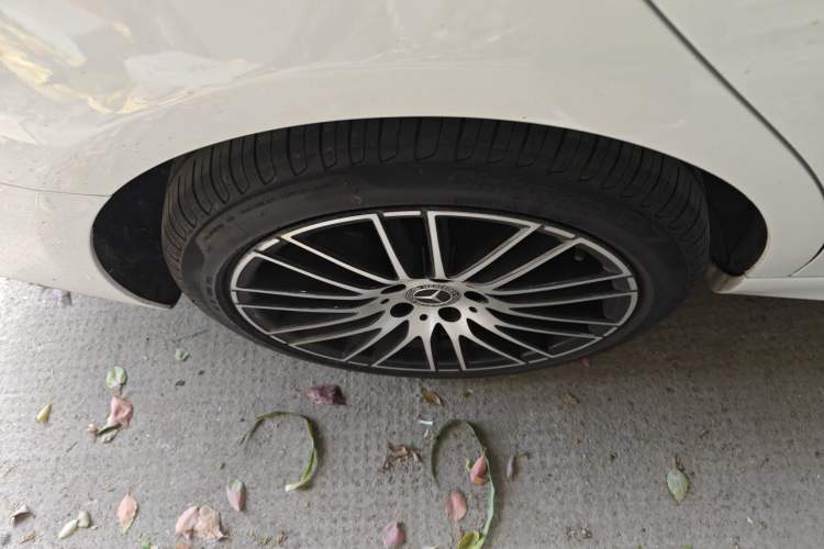 Used Mercedes-Benz C-Class 2023 Restyled C 260 L Sport Edition Right Rear Wheel Hub