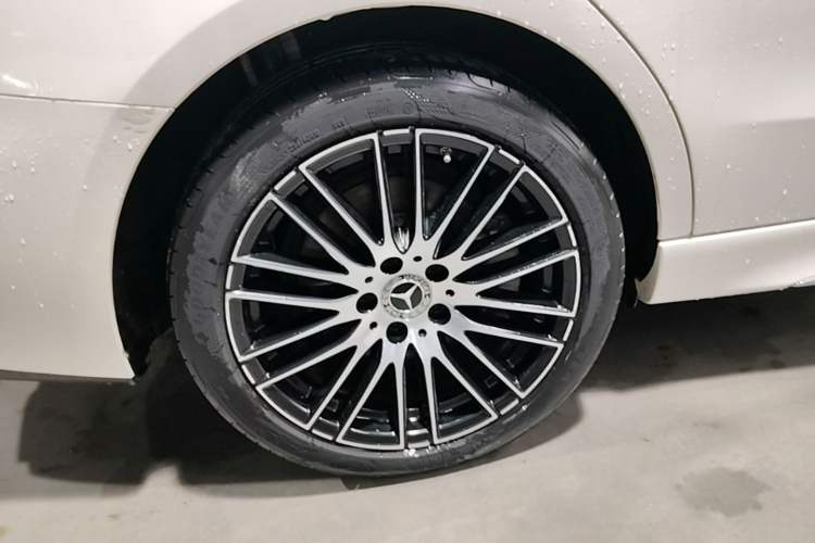Used Mercedes-Benz C-Class 2023 C 200 L Sport Edition Right Rear Wheel Hub