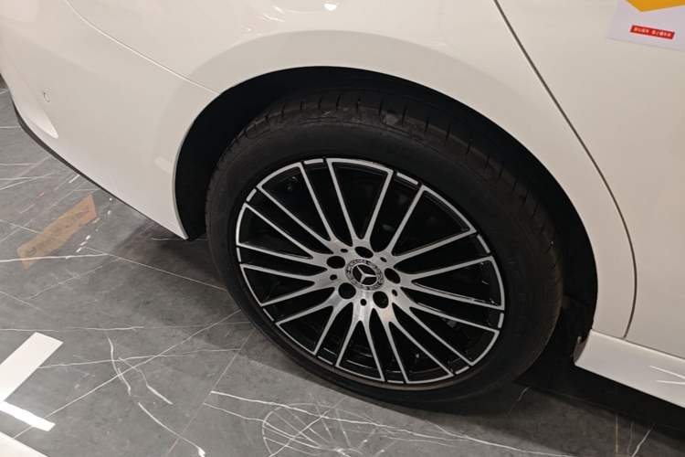 Used Mercedes-Benz C-Class 2023 Restyled C 260 L Sport Edition Right Rear Wheel Hub