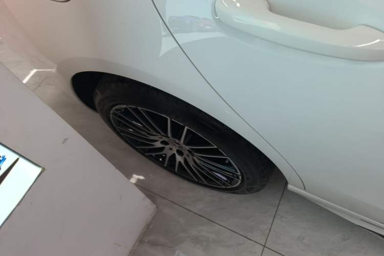 Used Mercedes-Benz C-Class 2023 C 260 L Sport Edition Right Rear Wheel Hub