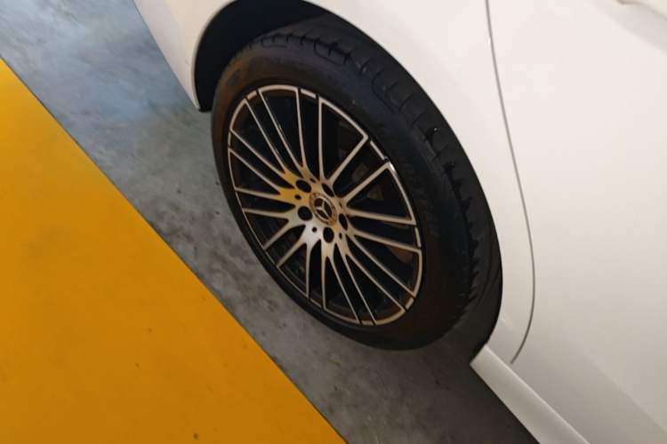 Used Mercedes-Benz C-Class 2023 C 260 L Sport Edition Right Rear Wheel Hub