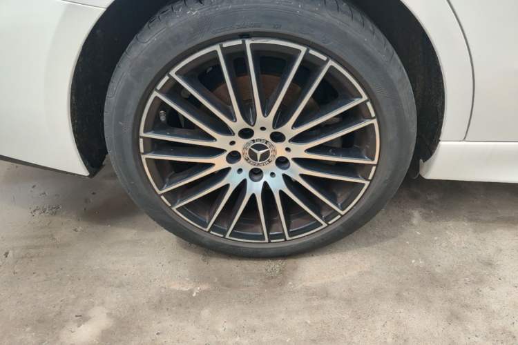 Used Mercedes-Benz C-Class 2023 Restyled C 260 L Sport Edition Right Rear Wheel Hub