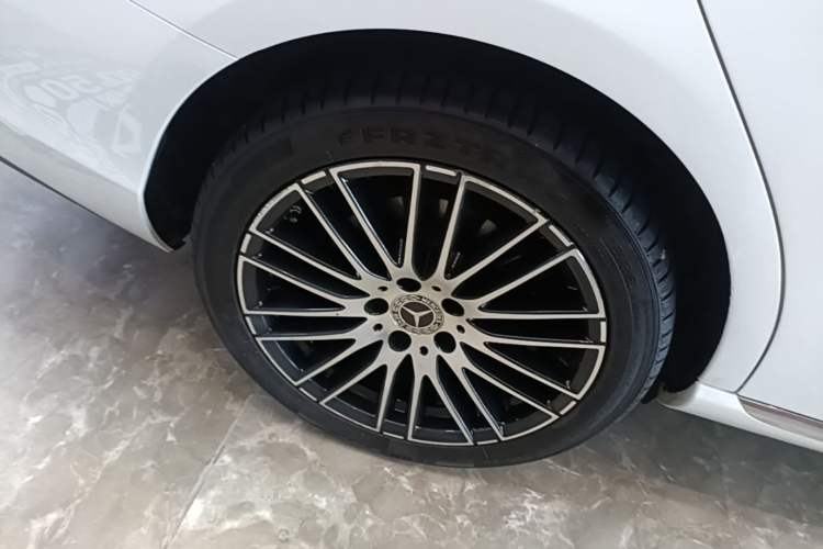 Used Mercedes-Benz C-Class 2023 C 260 L Right Rear Wheel Hub
