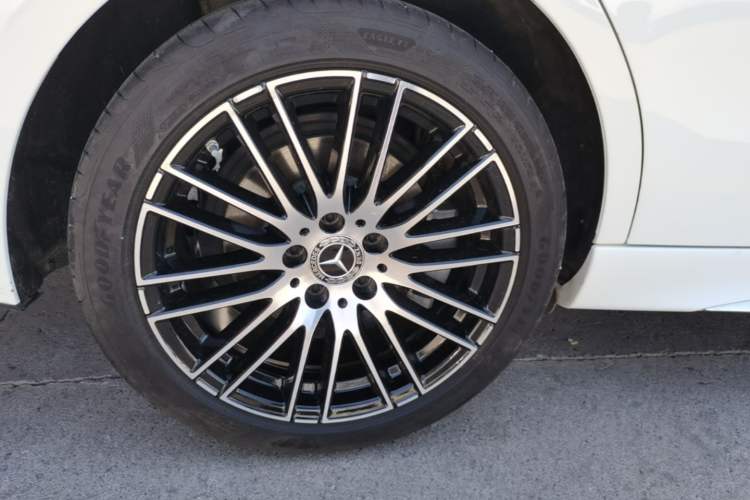 Used Mercedes-Benz C-Class 2023 C 200 L Sport Edition Right Rear Wheel Hub