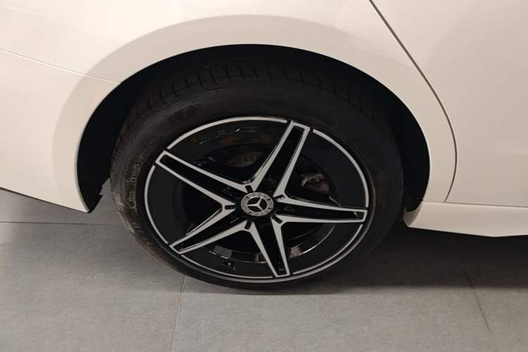 Used Mercedes-Benz C-Class 2023 Restyled C 260 L Night Edition Sports Version Right Rear Wheel Hub