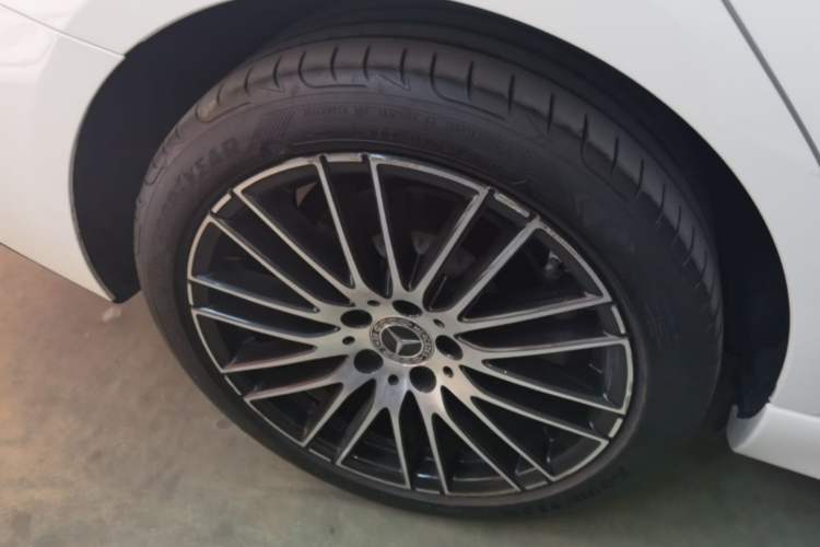 Used Mercedes-Benz C-Class 2023 C 200 L Sport Edition Right Rear Wheel Hub