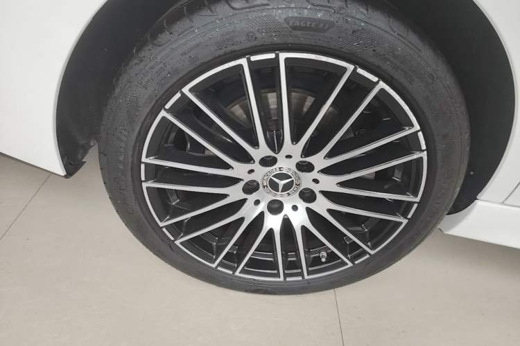 Used Mercedes-Benz C-Class 2023 Restyled C 260 L Sport Edition Right Rear Wheel Hub