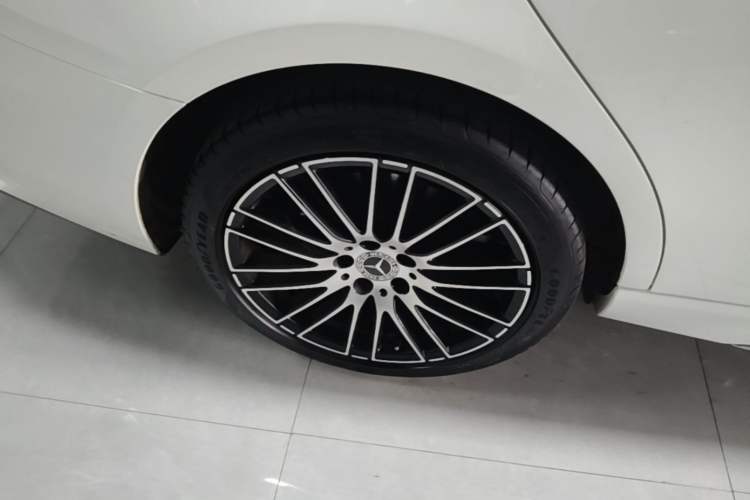 Used Mercedes-Benz C-Class 2023 C 260 L Sport Edition Right Rear Wheel Hub