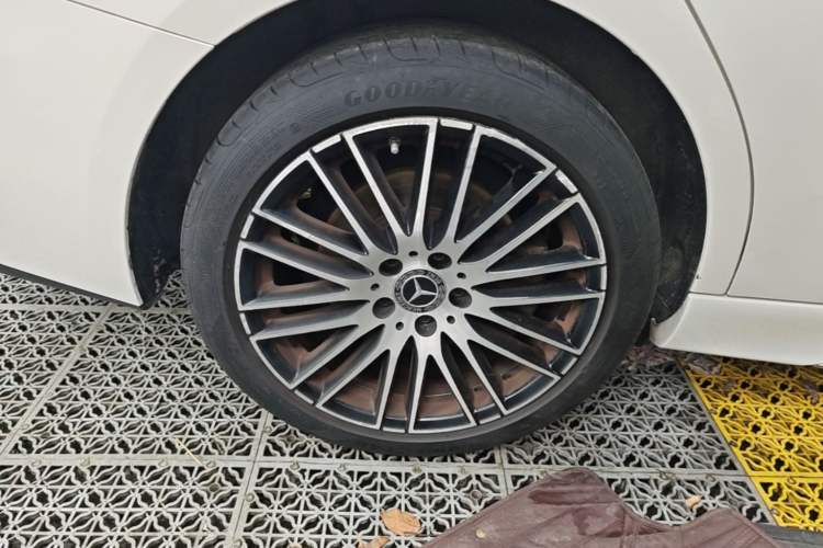 Used Mercedes-Benz C-Class 2023 C 260 L Sport Edition Right Rear Wheel Hub