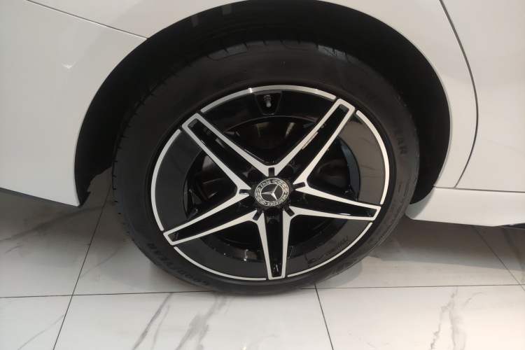 Used Mercedes-Benz C-Class 2023 C 260 L Bright Night Sports Edition Right Rear Wheel Hub
