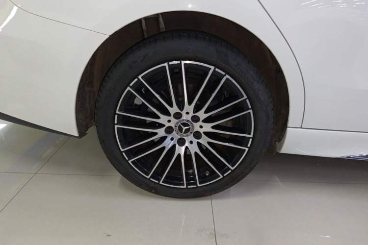 Used Mercedes-Benz C-Class 2023 Restyled C 260 L Sport Edition Right Rear Wheel Hub