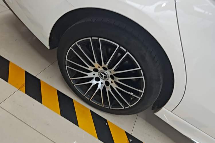 Used Mercedes-Benz C-Class 2023 C 260 L Sport Edition Right Rear Wheel Hub