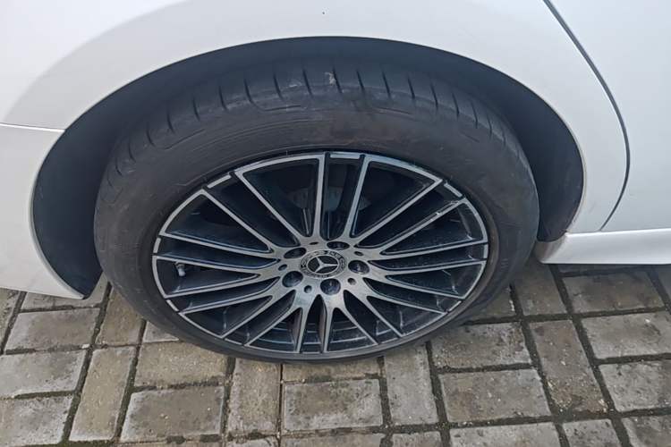 Used Mercedes-Benz C-Class 2023 Revised C 200 L Sport Edition Right Rear Wheel Hub