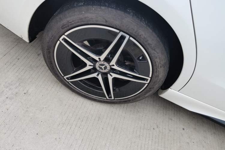 Used Mercedes-Benz C-Class 2023 Second Facelift C 260 L Starry Night Sports Edition Right Rear Wheel Hub