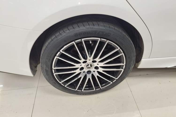 Used Mercedes-Benz C-Class 2023 Second Facelift C 260 L Sport Edition Right Rear Wheel Hub