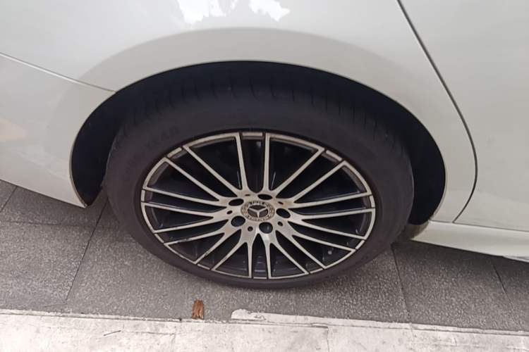Used Mercedes-Benz C-Class 2023 C 260 L Sport Edition Right Rear Wheel Hub