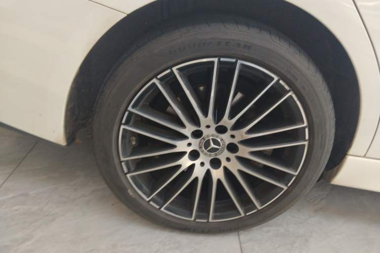 Used Mercedes-Benz C-Class 2023 Restyled C 260 L Sport Edition Right Rear Wheel Hub