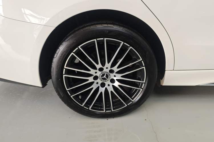 Used Mercedes-Benz C-Class 2023 Revised C 200 L Sport Edition Right Rear Wheel Hub
