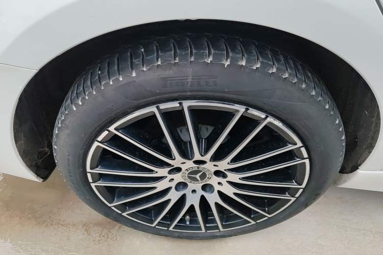 Used Mercedes-Benz C-Class 2023 Revised C 200 L Sport Edition Right Rear Wheel Hub