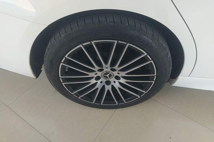 Used Mercedes-Benz C-Class 2023 Revised C 200 L Sport Edition Right Rear Wheel Hub