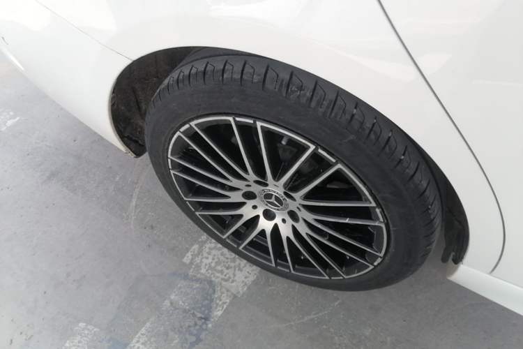 Used Mercedes-Benz C-Class 2023 Revised C 200 L Sport Edition Right Rear Wheel Hub