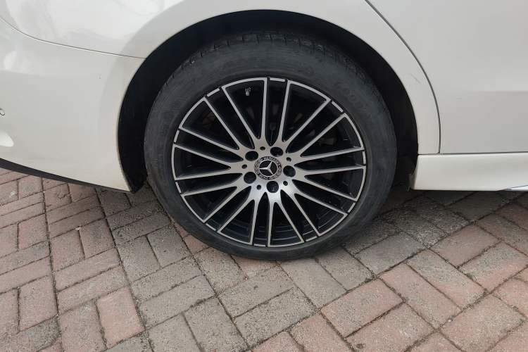 Used Mercedes-Benz C-Class 2023 Revised C 200 L Sport Edition Right Rear Wheel Hub