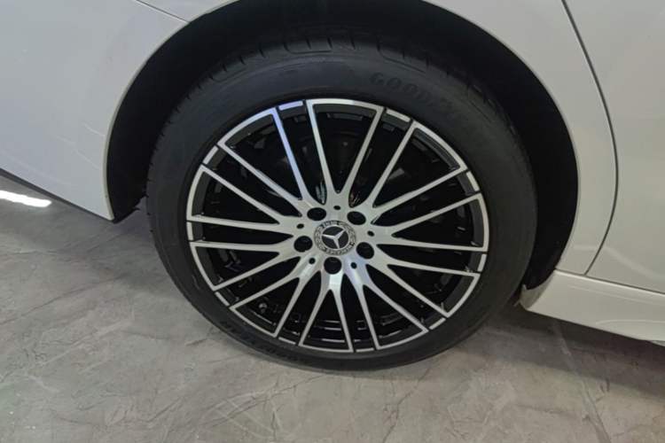 Used Mercedes-Benz C-Class 2023 Restyled C 260 L Sport Edition Right Rear Wheel Hub