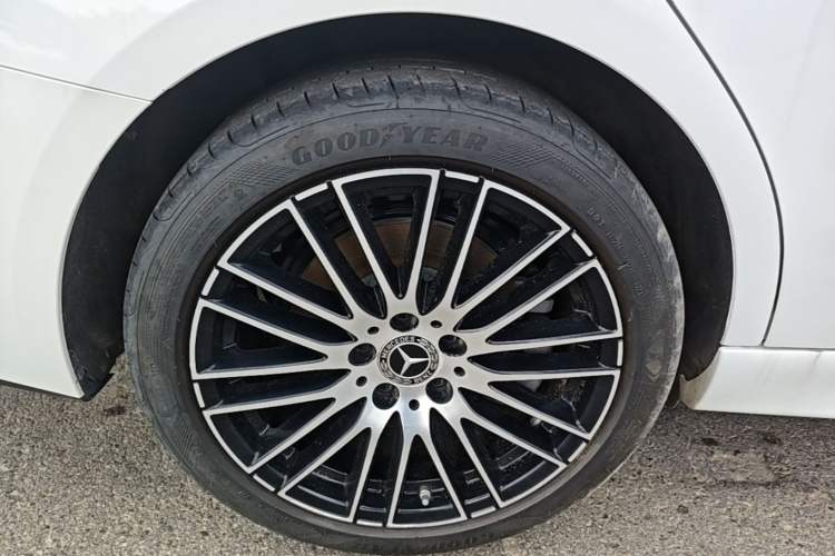 Used Mercedes-Benz C-Class 2023 Restyled C 260 L Sport Edition Right Rear Wheel Hub
