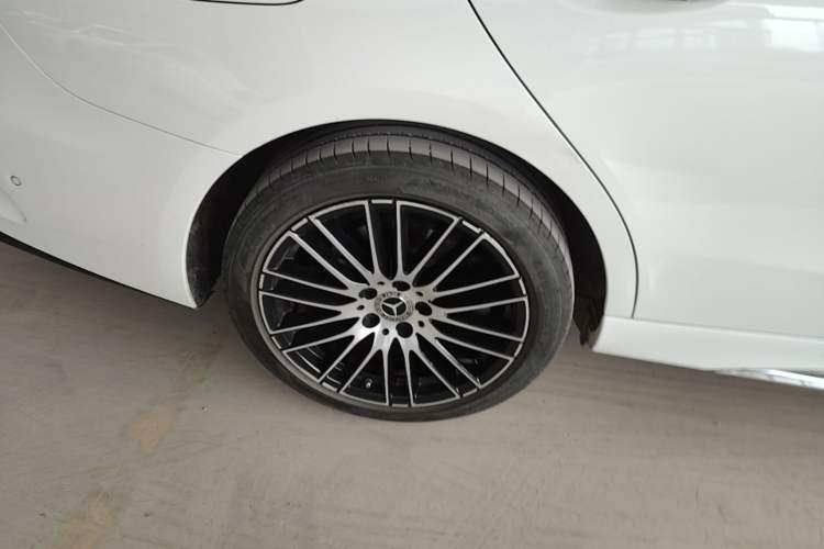 Used Mercedes-Benz C-Class 2023 C 260 L Sport Edition Right Rear Wheel Hub