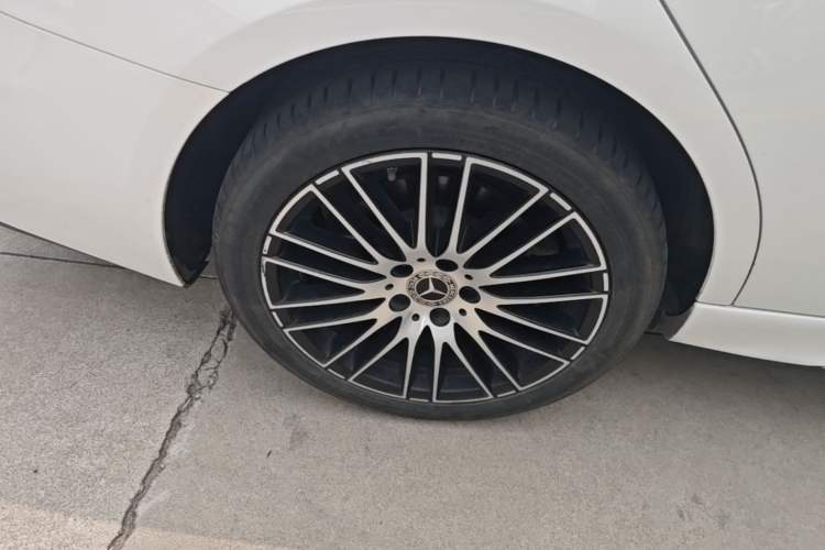 Used Mercedes-Benz C-Class 2023 Revised C 200 L Sport Edition Right Rear Wheel Hub