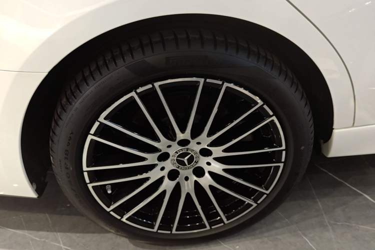 Used Mercedes-Benz C-Class 2023 Restyled C 260 L Sport Edition Right Rear Wheel Hub