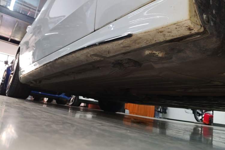 Used Mercedes-Benz C-Class 2023 Restyled C 260 L Night Edition Sports Version Right Side Sill