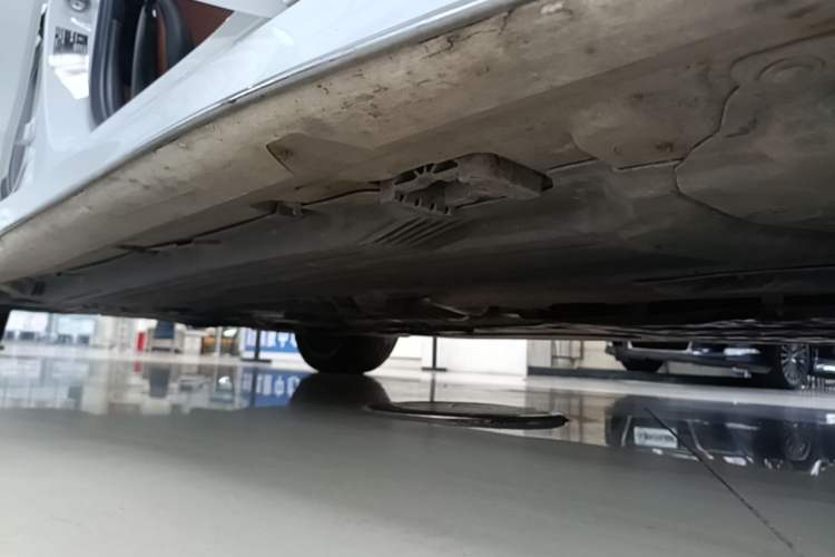 Used Mercedes-Benz C-Class 2023 C 260 L Sport Edition Right Side Sill