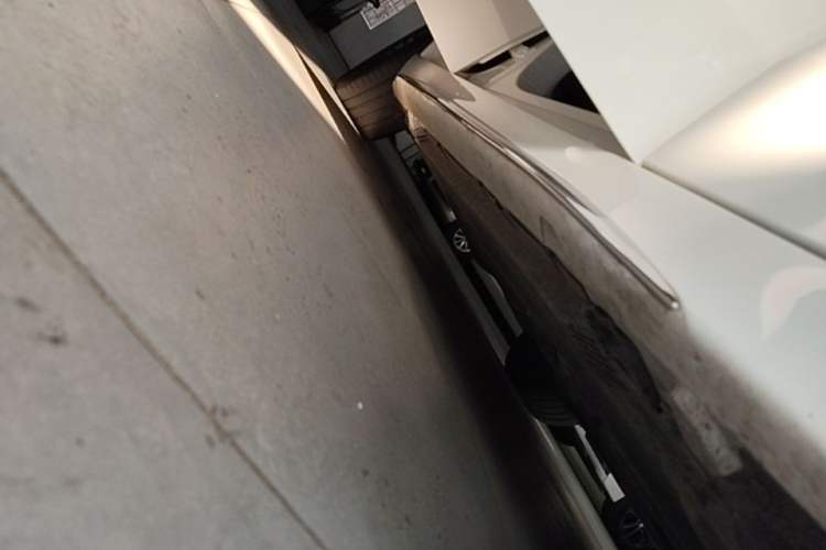 Used Mercedes-Benz C-Class 2023 Revised C 200 L Sport Edition Right Side Sill