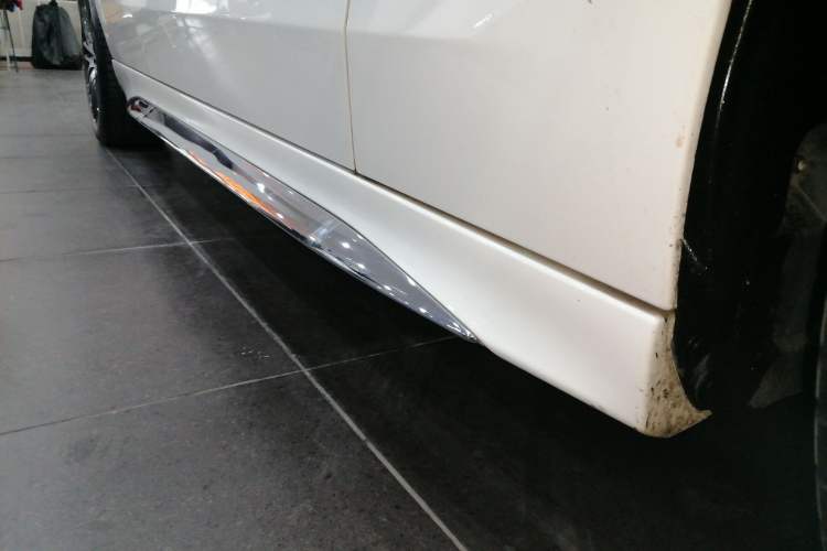 Used Mercedes-Benz C-Class 2023 C 200 L Sport Edition Right Side Sill