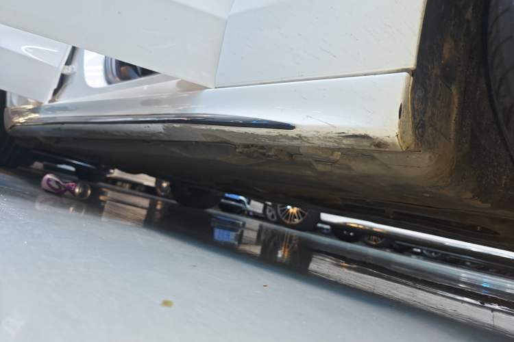 Used Mercedes-Benz C-Class 2023 C 260 L Sport Edition Right Side Sill